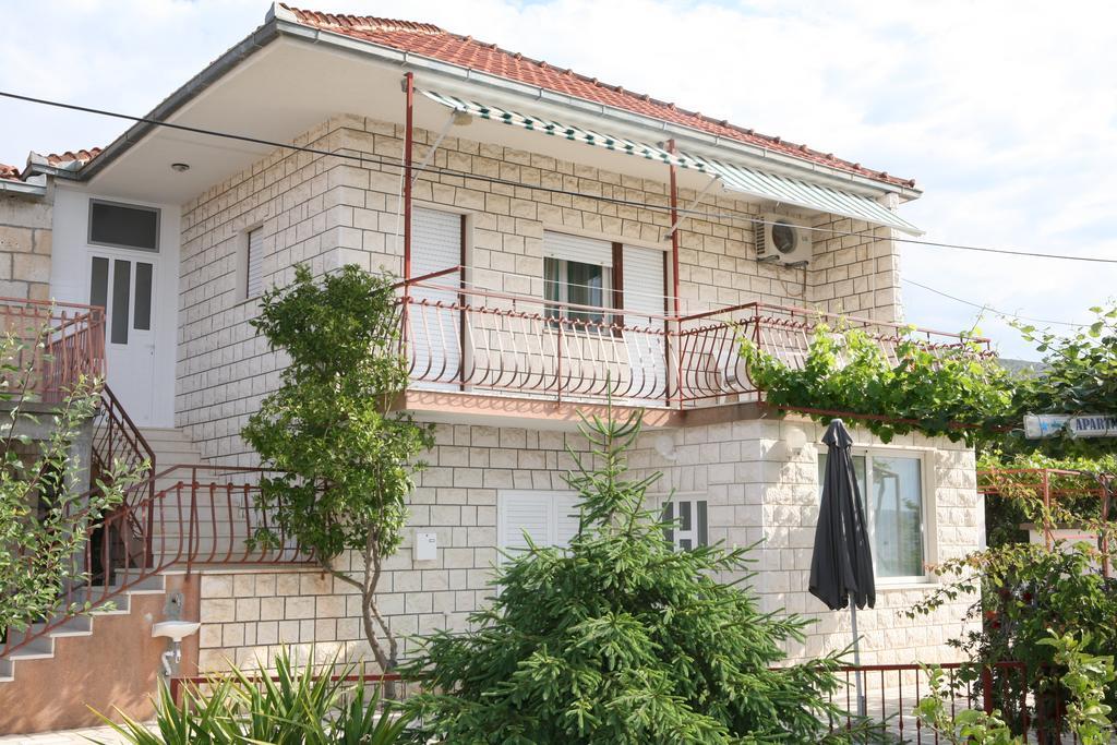 Apartment Nives Trogir Eksteriør billede
