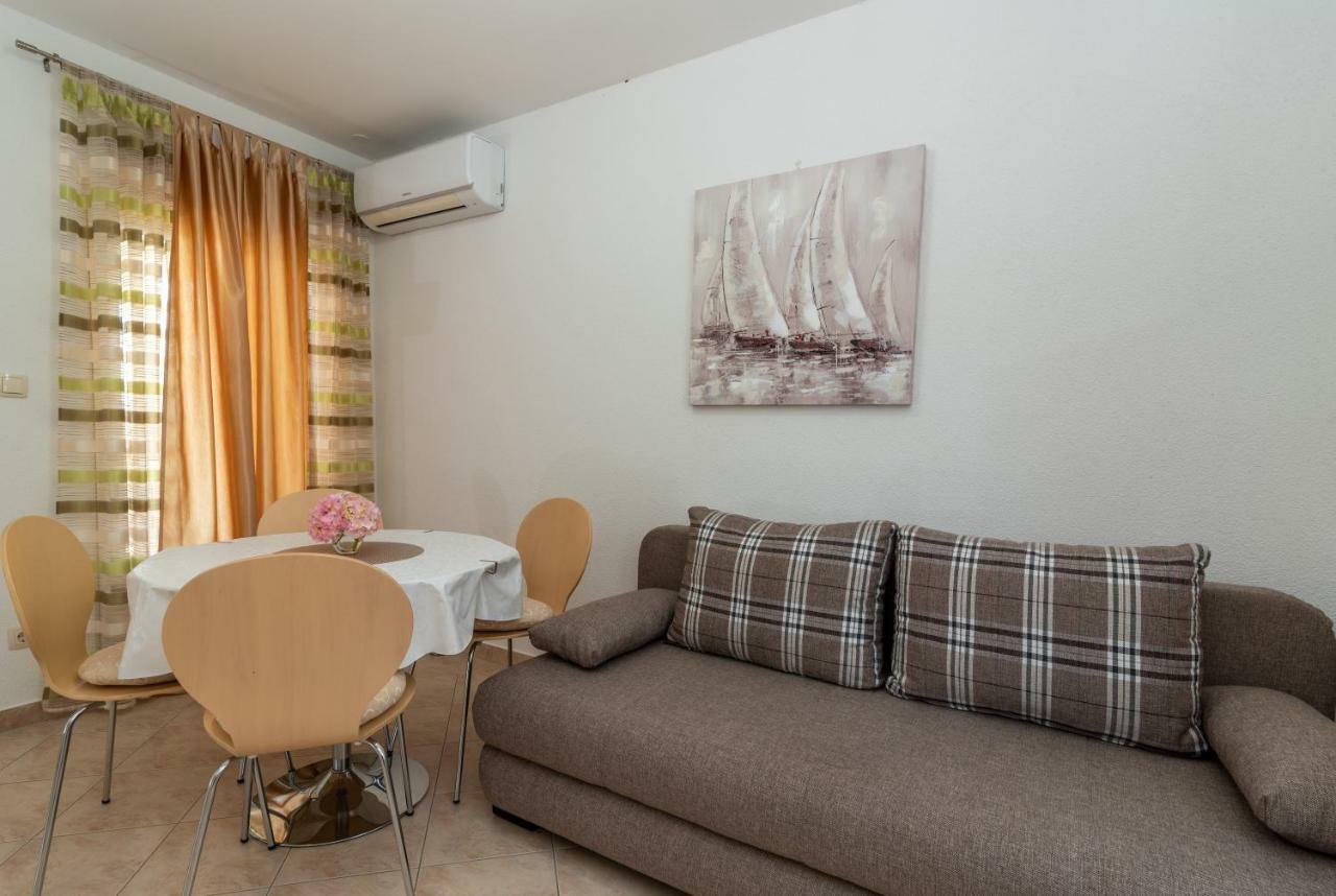 Apartment Nives Trogir Eksteriør billede