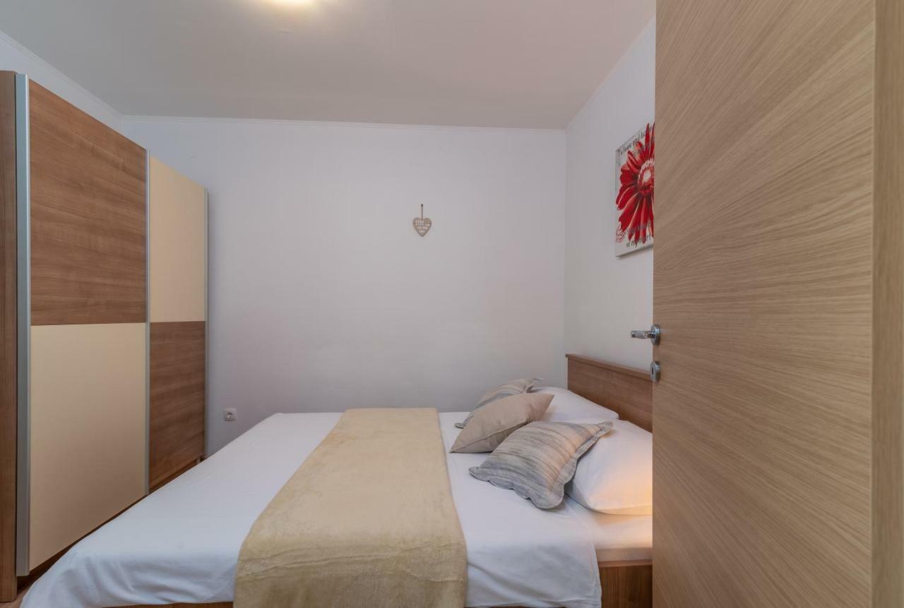 Apartment Nives Trogir Eksteriør billede